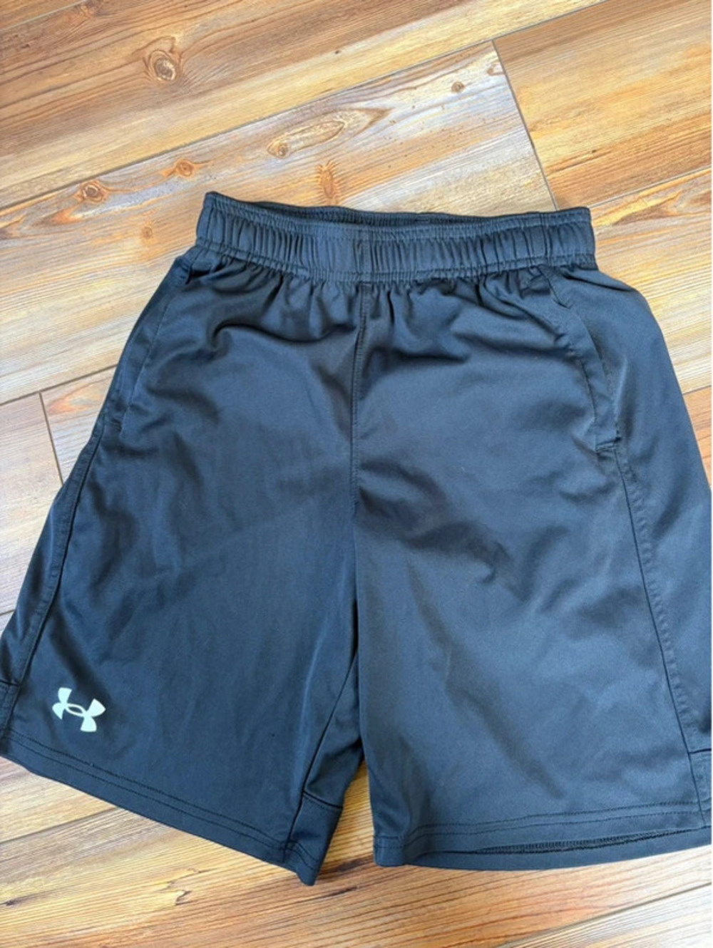 Youth Under Armour boys black shorts size YLG loose fit